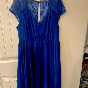 Torrid, midi chiffon teal blue dress with lace details in back Size 1.